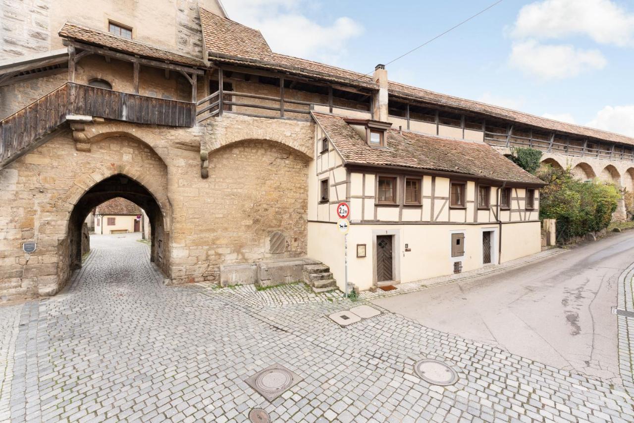 Naechtigen An Der Stadtmauer *